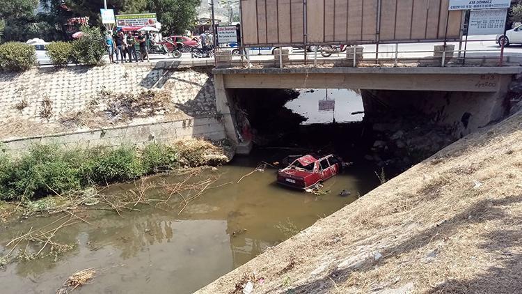 Otomobil dereye uçtu, sürücü yaralandı