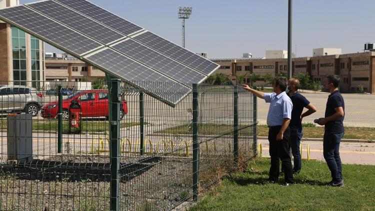 Güneşe göre yön değiştiren panel geliştirdi