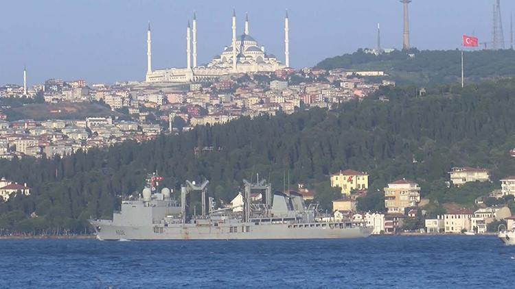 Fransa donanmasına ait savaş gemisi İstanbul Boğazından geçti
