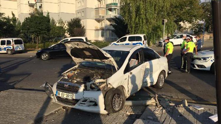 Ankarada 2 otomobil çarpıştı: 4 yaralı