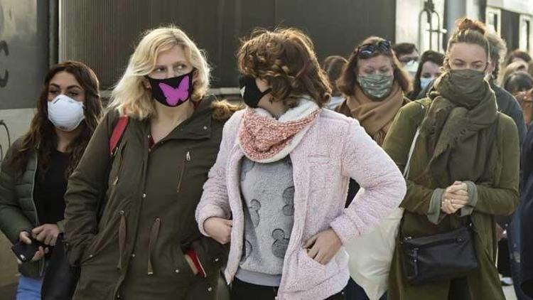 Fransa’da kapalı alanlarda maske takma zorunluluğu bugün başladı