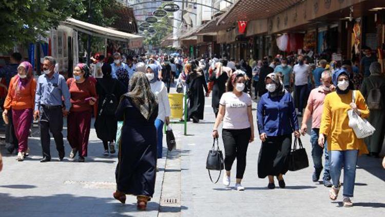 Vaka sayısının arttığı Gaziantepte çarşılar dolu