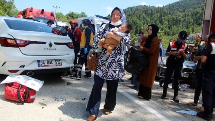 Abant yolunda kaza: 1i bebek 6 yaralı