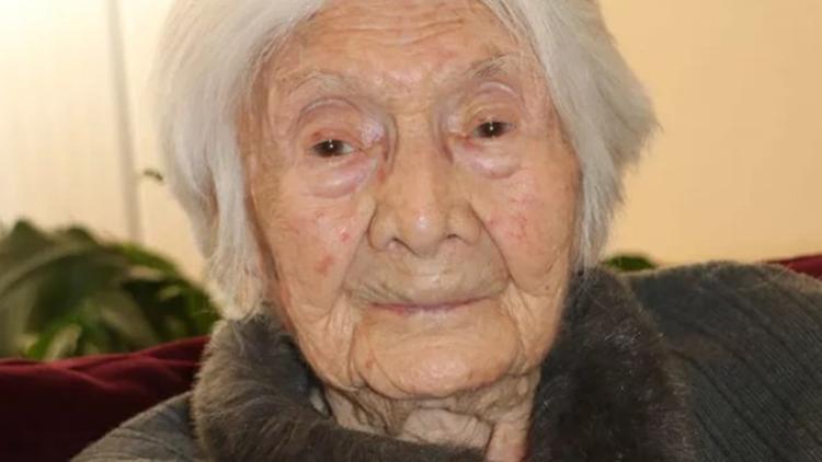 Cumhuriyetin ilk öğretmenlerinden Mukime Furatoğlu, 106 yaşında hayatını kaybetti