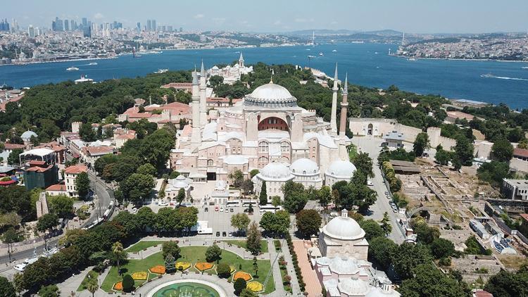 Son dakika haberi: Ayasofya Camiinde ilk Cuma Namazı öncesi bazı yollar trafiğe kapatılacak