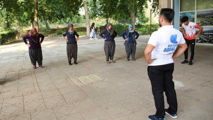 Kozan’da yöresel kıyafetli kadınlara spor eğitimi