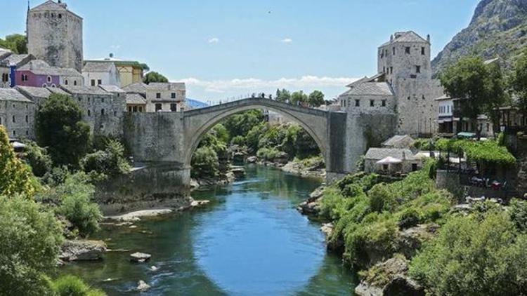 Tarihi Mostar Köprüsünün yeniden açılışının 16. yılı