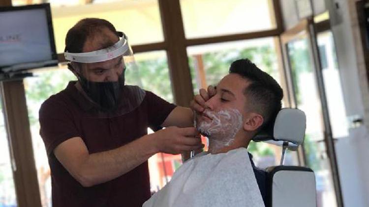 Nevşehir’de kuaförlerde jiletle sakal tıraşı ve makyaj yasağı kaldırıldı
