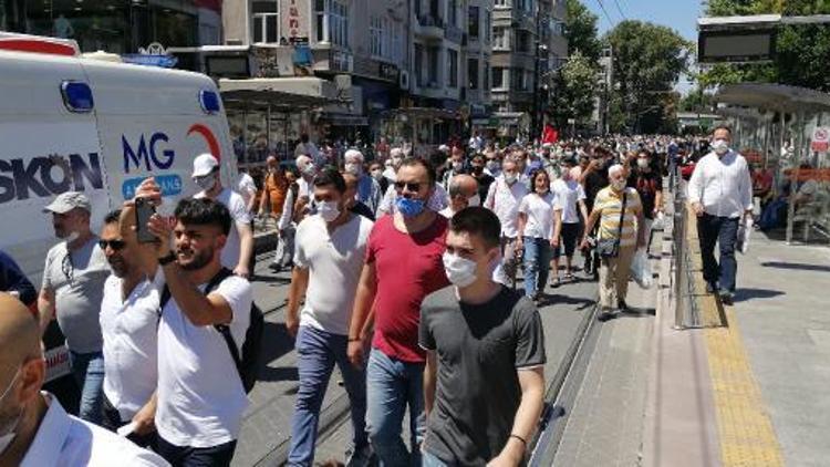 Tramvay seferleri durunca binlerce kişi Ayasofya Camiine yürüdü