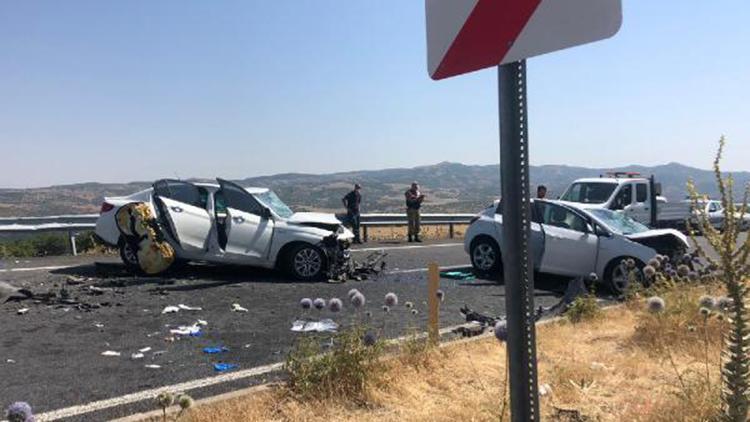 Bingölde otomobiller çarpıştı: 2 ölü, 5 yaralı