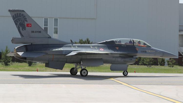 F-16 uçakların ömrü uzuyor