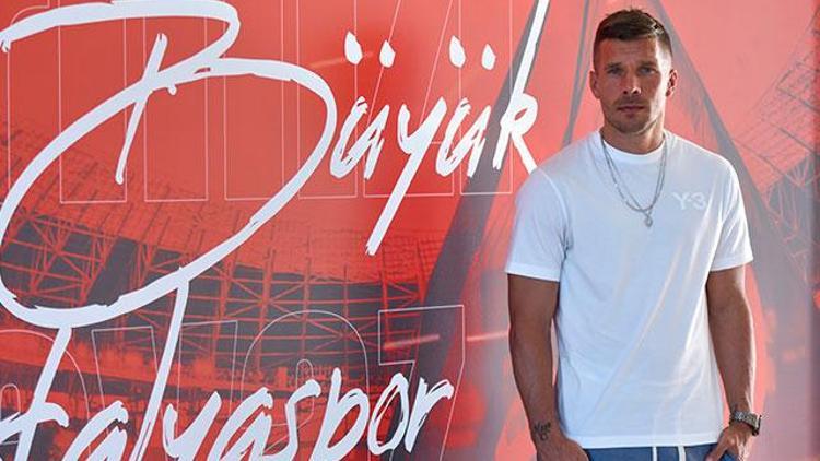 Lukas Podolski: Antalyaspora faydam olduğu için çok mutluyum