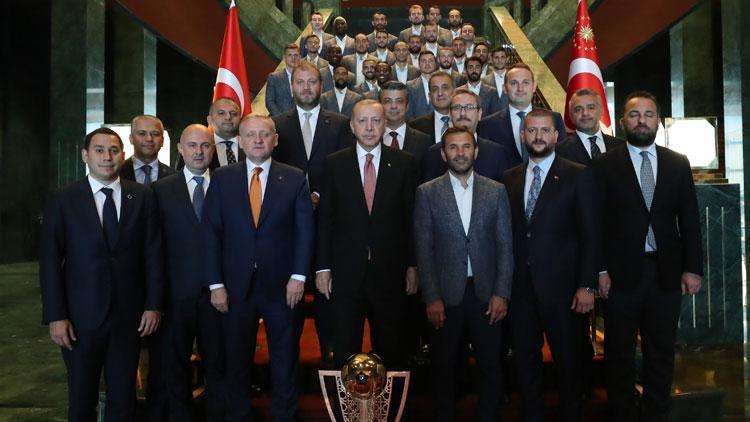 Son Dakika | Cumhurbaşkanı Recep Tayyip Erdoğan, Süper Lig şampiyonu Başakşehiri kabul etti