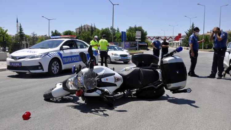 Otomobilin çarptığı motosikletli trafik polisi yaralandı