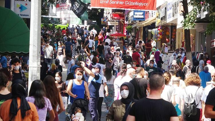 Bayram alışverişinde sosyal mesafe ve maske unutuldu