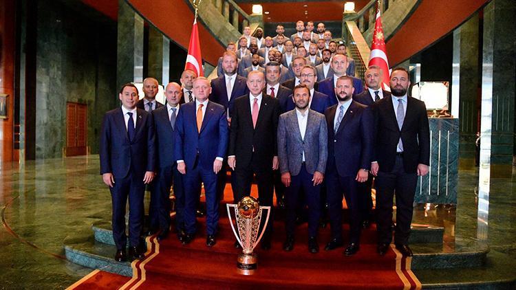Cumhurbaşkanı Erdoğan, şampiyon Başakşehiri kabul etti: Sizinle gurur duydum