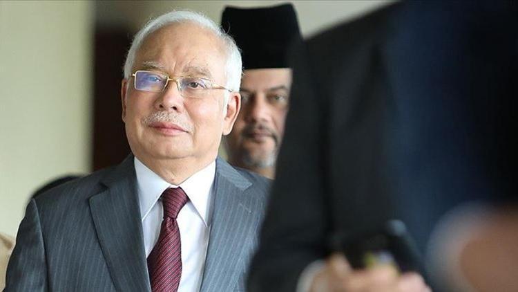 Eski Malezya Başbakanı Necip Rezak yolsuzluk davasında suçlu bulundu