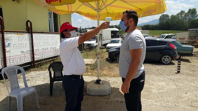 Boluda, kurbanlık pazarında sopayla pazarlık dönemi