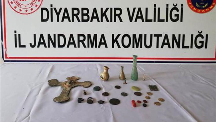 Tarihi eserleri satmaya çalışırken yakalandılar