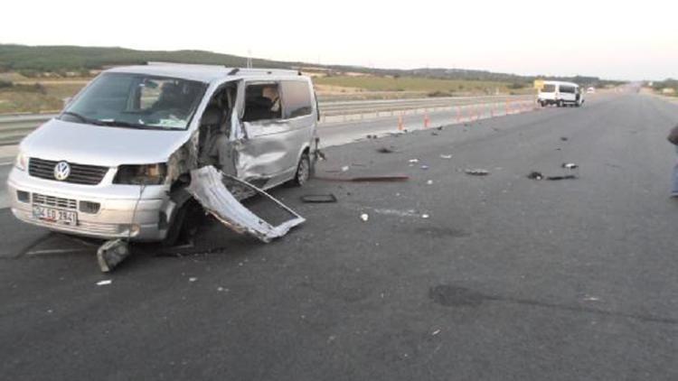 Çanakkale’de iki araç çarpıştı: 1’i ağır 5 yaralı