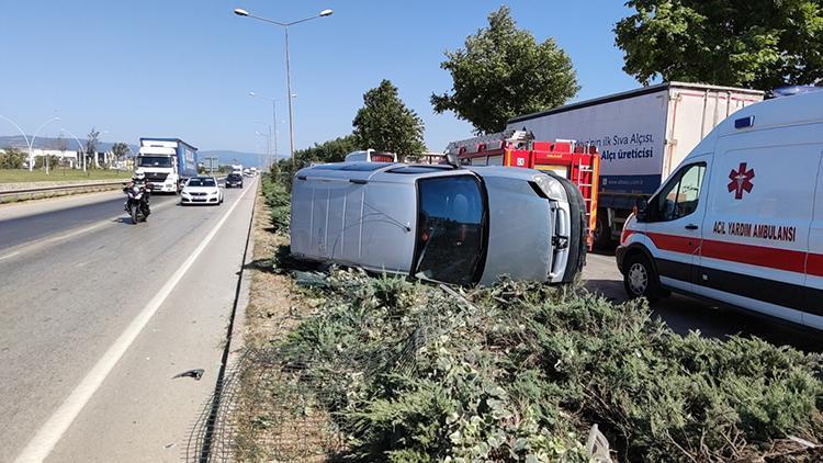 Hafif ticari aracın sürücüsünün yaralandığı kaza kamerada