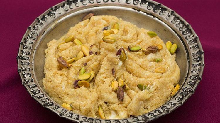 Konya'nın yöresel tatlıları "sac arası ve höşmerim" sofraları süslüyor 