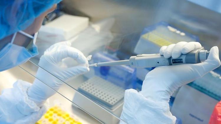 Rusyada ikinci Covid-19 aşı adayının klinik denemelerine başlandı