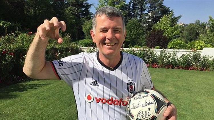 Beşiktaş Kulübünden Richard Moorea tebrik