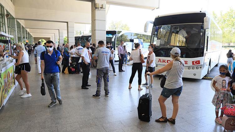 Antalya Otogarında bayram yoğunluğu