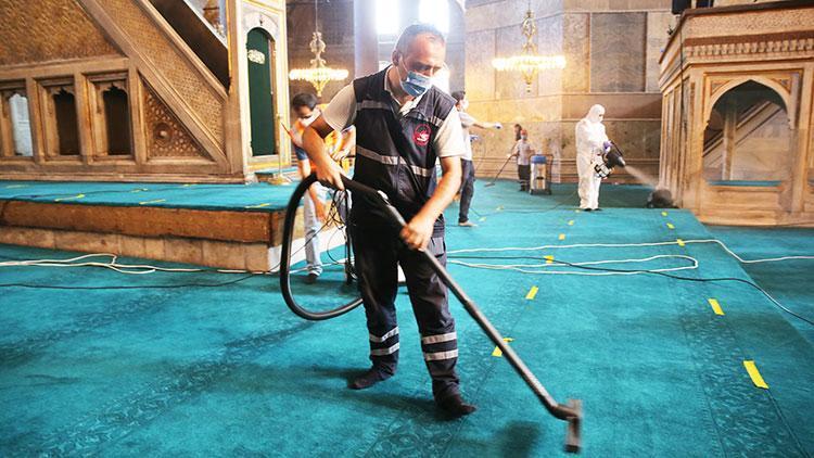 Ayasofya Camisinde Kurban Bayramı temizliği