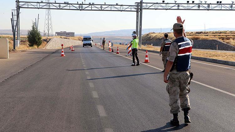 Gaziantepte polis ve jandarmadan bayram öncesi dronelu trafik denetimi