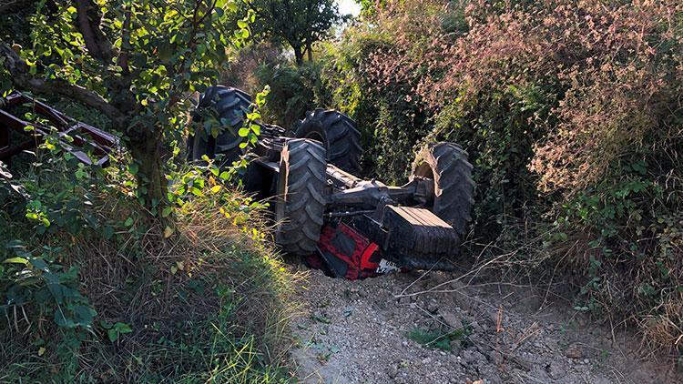 Sakaryada feci kaza Baba-oğul traktörün altında kaldılar...