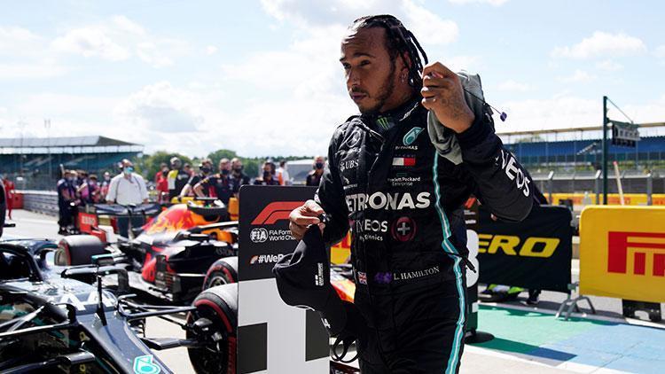 Büyük Britanyada pole pozisyonu Lewis Hamiltonın