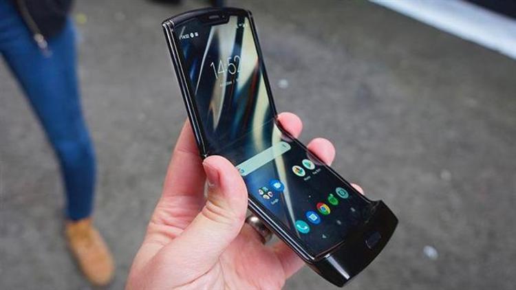 Motorolanın ekranı katlanabilen telefonu böyle görüntülendi