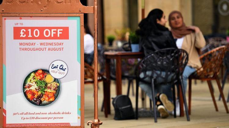 İngiltere’de restoranlarda hesabın yarısı hükümetten