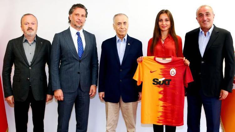 Galatasaray’ın forma sponsoru Magdeburger Sigorta oldu