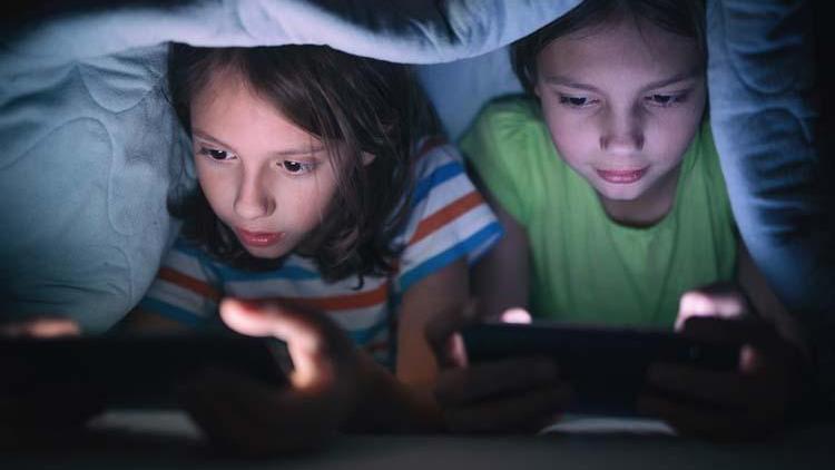 Çocuklar internet bağımlılığına karşı nasıl korunmalı?