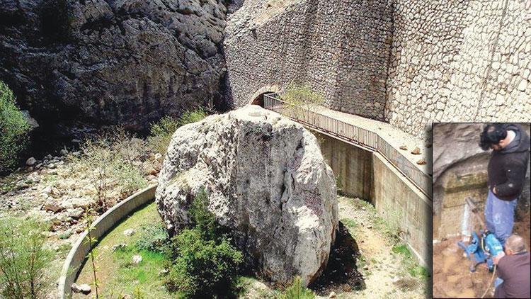 İmparator dağları deldi... Onlar yazıtı