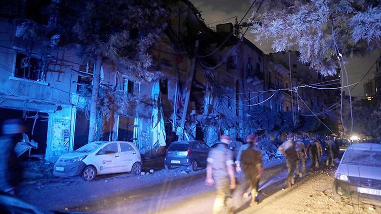 Büyük patlamanın meydana geldiği Lübnan başkenti Beyrutta OHAL ilanı