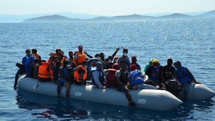 Yunanistanın ölüme terk ettiği 74 kaçak göçmeni Sahil Güvenlik kurtardı