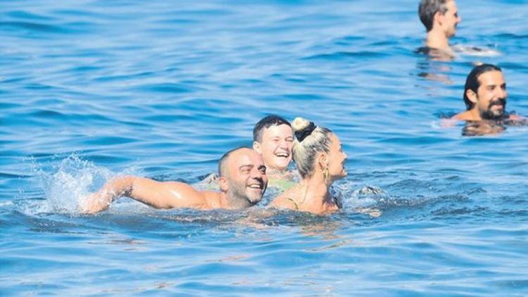 Semih Şentürk ve eşi Pınarın deniz keyfi
