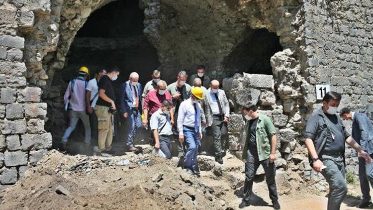Diyarbakır Surlarında temizlik ve restorasyon çalışması
