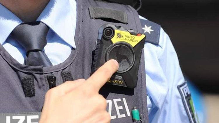 Almanya’da polisler vücut kamerasıyla devriye gezecek