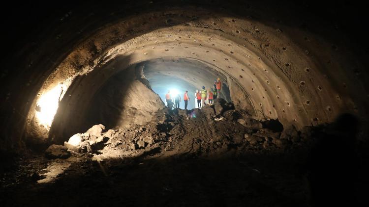 Salarha Tünelinde ışık göründü 20 dakikalık yol 5 dakikaya iniyor