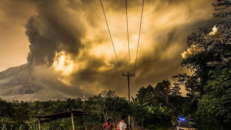 Endonezyada Sinabung Yanardağında patlama
