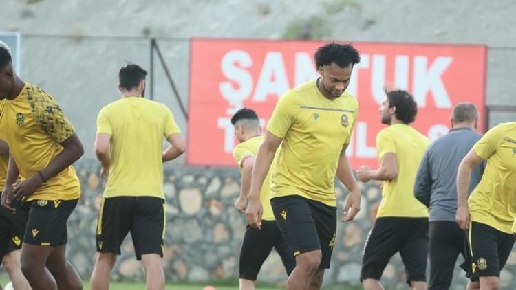 Yeni Malatyasporda Bolu kampı 13 futbolcuyla başlıyor