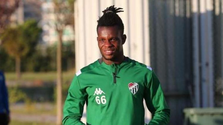 Bursaspor’da bir ayrılık daha Mamadou Diarra sözleşmesini feshetti..