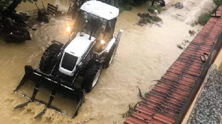 Burdurda sağanak taşkınlara neden oldu