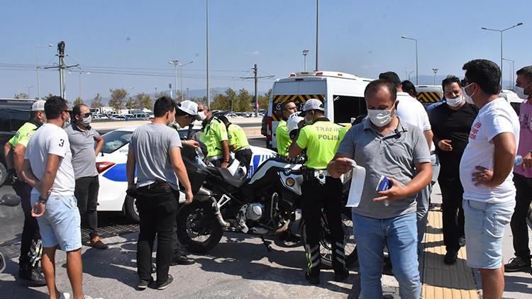 İzmirde servisçiler, S plaka ihalesi eylemi yaptı