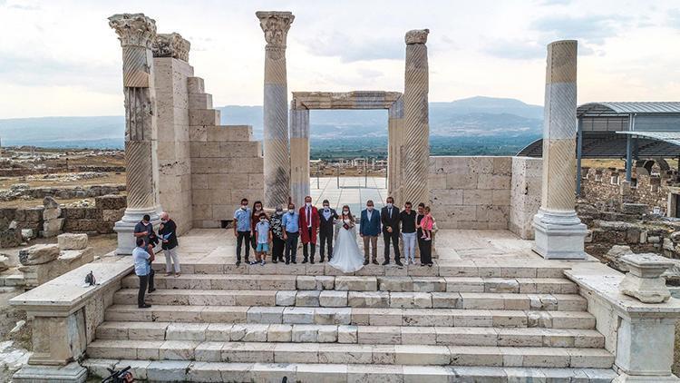 Arkeolog çift, Laodikya Antik Kentinde evlendi
